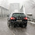 "Sve zavejano i sve stoji": Sneg zaustavio saobraćaj i na putevima na jugu Srbije