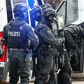 Muškarac (21) nožem izbo dvoje dece u blizini škole: Užas u Nemačkoj, policija uhapsila napadača