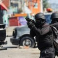 Glavni vođa bandi na Haitiju preti političarima, Kanada povlači osoblje