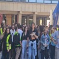 „Pustite ih napolje“: Građani traže oslobađanje aktivista na protestu ispred Palate pravde