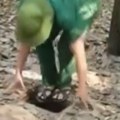 Mislila da je u pitanju obična rupa, a u stvari je pakao Snimak iz tunela ledi krv u žilama, da li biste vi smeli ovde da…