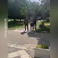 MUP objavio snimak hapšenja zbog napada na Miloša Pavlovića u Studenjaku: Mladića sproveli sa lisicama na rukama VIDEO