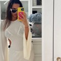 (Foto) fatalna žena Viktora Troickog u skroz providnoj haljini: Ogromni prorez na boku, a ispod sevaju rasne obline