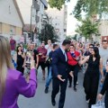 Građani dočekali gradonačelnika ispred Svilare da bi mu postavili nekoliko pitanja