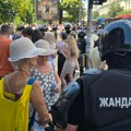„Imate dva minuta da se sklonite“: Ultimatum maskiranih policajaca građanima Zemuna u blokadi
