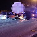 Jedna osoba povređena kad se automobil "zakucao" u cisternu na obilaznici kod Ovče
