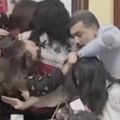 Erupcija nasilja u parlamentu snimljena kamerom! Dohvatile se poslanice, sevali laktovi, čupale se za kosu, haos u Meksiko…