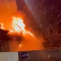 Stravične scene u Bukovcu! Vatra "progutala" porodičnu kuću, čeka se dolazak vatrogasaca! (video)