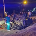 Jedna osoba poginula, troje povređeno, među njima i dete! Detalji stravične nesreće kod Lazarevca: Auto završio na krovu…