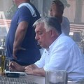 Viktor Orban pije pivo i jede ćevape u Guči: Srbi u šoku, svi hoće da se slikaju sa bivšim premijerom Mađarske