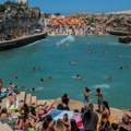 Koliki razmak treba da bude između peškira na plaži? Pitanje pokrenulo urnebesnu raspravu: "Ako ti vidim bubuljicu, preblizu…