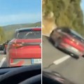 "Uvek ima neko luđi": Zaustavio auto nasred puta i otvorio gepek, a onda je usledio potez koji je usijao mreže