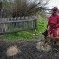 Hitno pojačanje stiglo u Banjsko polje, vatrogasci i spasilački pas traže malu Danku!