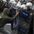Haos na ulicama Istanbula Tuča policije i demonstranata u Turskoj (foto)
