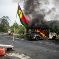 "Под опсадом смо": У току операција француске жандармерије, тензије на врхунцу на Новој Каледонији: Аутомобили у пламену…