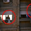 Muškarac preti skokom sa zgrade, pored njega pregovarač: Novi detalji drame u u centru Beograda (foto)