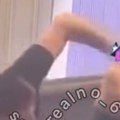 Stravične scene nasilja u eliti Učesnica nasrnula na dečka, zadala mu udarce u predelu glave, pojavio se snimak (video)