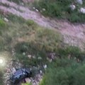 Prve fotografije nesreće u kanjonu Miljacke, stradale majka i beba: Automobil uništen do neprepoznatljivosti