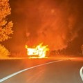 Drama na putu od Čajetine ka Mokroj Gori: Automobil se iznenada zapalio u vožnji, ljudi u poslednjem trenutku uspeli da…