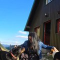 Dragana Mirković otišla u planine: Evo ko joj pravi društvo, ne skida osmeh sa lica, a sve je završilo na mrežama (foto)
