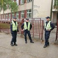 Dojave o bombama u više škola u Srbiji, policija na terenu, u pojedinim otkazana nastava