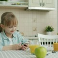 Psiholog i pedijatar upozoravaju na opasnu pojavu kod dece: Više vremena provode na telefonima nego što spavaju! Ovo su prvi…