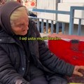 "Od usta mojih štedim da to uradim pre nego što umrem": Baka Borka potresnom pričom rasplakala Srbiju: Svakog dana prodaje…