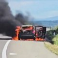 Zapalio se automobil na auto-putu (video)