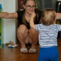 Статус родитеља-неговатеља мења све! Ко губи право, а ко добија подршку од државе? 65.000 и радни стаж?