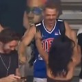 "Udavio" Albanca, pa uradio neverovatnu stvar: Otišao na tribine, podigao lepoticu u naručje i oduševio Srbe!