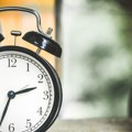 Tačno za izbore: Poznato je kog datuma u oktobru vraćamo kazaljke sat vremena unazad, spavaćemo sat duže pred izlazak na…