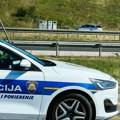 Automobil pred kućom naleteo na dvoje dece! Mališani hitno prevezeni u bolnicu: "Prava je sreća što ta žena nije vozila brzo"…