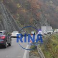 Teška saobraćajna nezgoda u tunelu Sozina: Lančani sudar pet automobila, ima povređenih