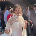 Čipka, korset i šlic skoro do kuka: Srpska glumica se danas udaje, osvanule fotke u venčanici