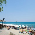 Na Halkidikiju održana dva protesta zbog toga što barovi zauzimaju plaže
