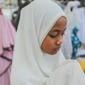 Ko skine abaju može na časove: Francuske škole šalju kući devojčice koje nose "zabranjenu" odeću, nema popuštanja mera