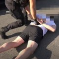 (VIDEO) Filmsko hapšenje na parkingu u Novoj Pazovi u momentu primopredaje droge, nađeno četiri kilograma kokaina