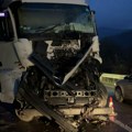 Тешка несрећа на ибарској магистрали: Сударила се два камиона, смрскане кабине! Видео