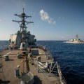 Huti napali dva američka razarača u Crvenom moru: Udari sa nekoliko protivbrodskih projektila i dronova