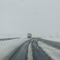 Upozorenje za vozače: Opasnost na putu od poledice, nema vanrednih prekida saobraćaja