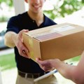 Da li imamo pravo da ne platimo poštarinu ukoliko nam paket nije donet na adresu? Evo kada možete podneti žalbu na poštanske…