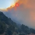 Ogroman požar u Dalmaciji, vatra guta sve pred sobom: Turisti beže, plamen zahvatio kuće! Stižu jezivi snimci iz Hrvatske…