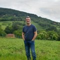Sadi povrće i okopava baštu: Ivan Milinković sagradio kući na planinu, a oko njega mnogo poznatih komšija: "Bata Živojinović…