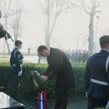 Vučić položio venac na spomen-zid poginulim pripadnicima SAJ-a: Svečanost u Batajnici
