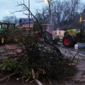 Francuski poljoprivrednici posle mesec dana prekinuli blokadu autoputa A64