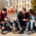 Novi trend Generacije Z: Sedite sami, isključite telefone i pronađite mir