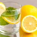 Zašto je čaša vode sa limunom idealna za početak dana