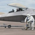 Zašto se gume F-22 lovca pune čistim azotom umesto običnim vazduhom