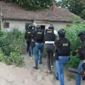 Ovako su pali osumnjičeni za ubistvo piljara Raše! Pripadnici UKP opkolili ih na ulici, a ovde su krili novac