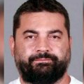 (Foto) Državljanin Srbije zario mladiću (20) nož u vrat, greškom ga pustili iz zatvora! Odmah se dao u bekstvo, pretila mu…
